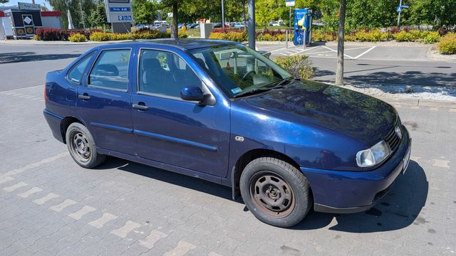 Volgswagen Polo Classic, sedan, 2001r., niski przebieg