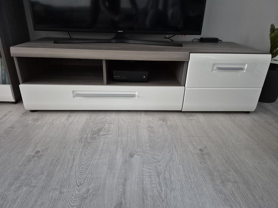 Szafka rtv Avensis Agata Meble