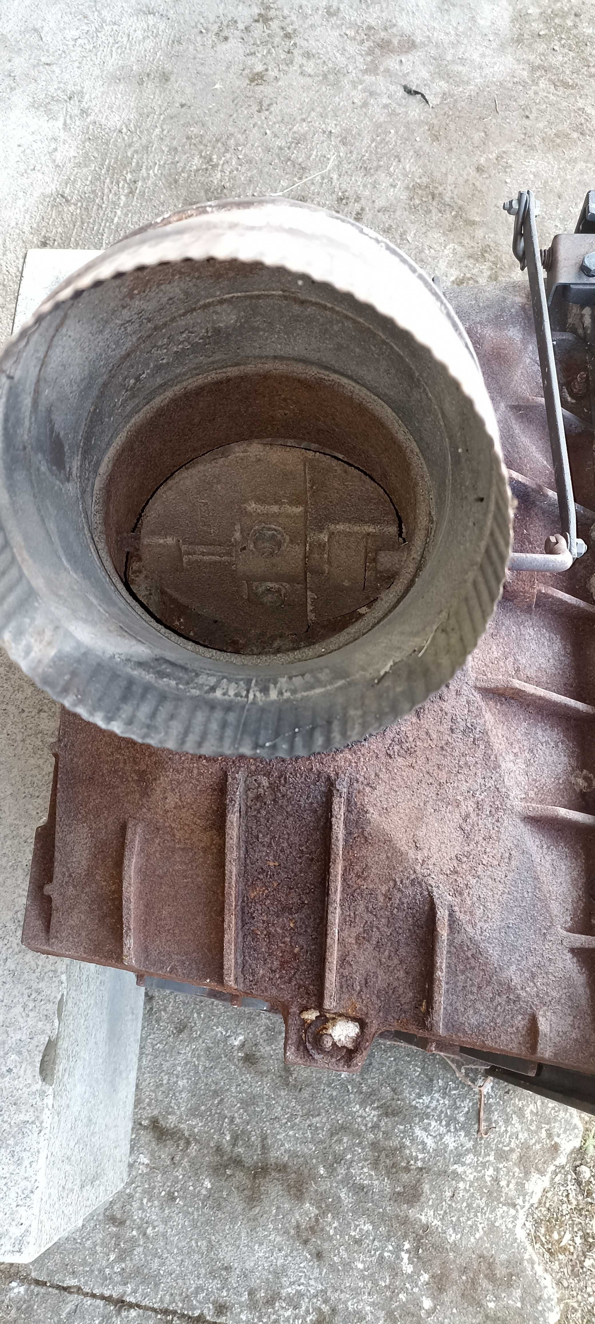 Lareira com recuperador de calor em ferro fundido