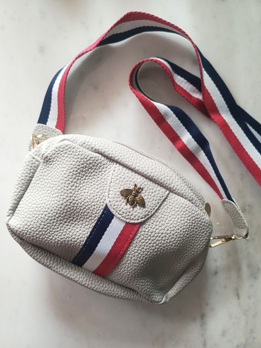 Mała Torebka szara z pszczołą eko skóra crossbody listonoszka
