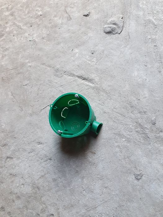 Продам в м.Кривии Ріг матеріали:обрізки доски, залізо, пластик