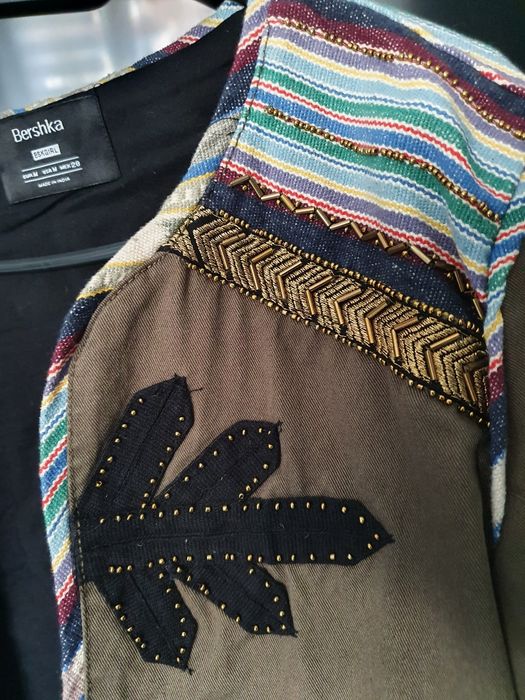 Krótki żakiet, kurtka Bershka r.M khaki, ozdobne elementy