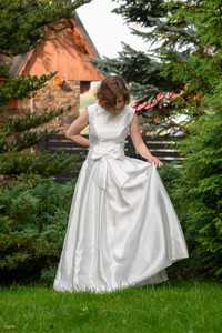 Piękna suknia ślubna, bez koła, z kieszeniami i kokardą:)