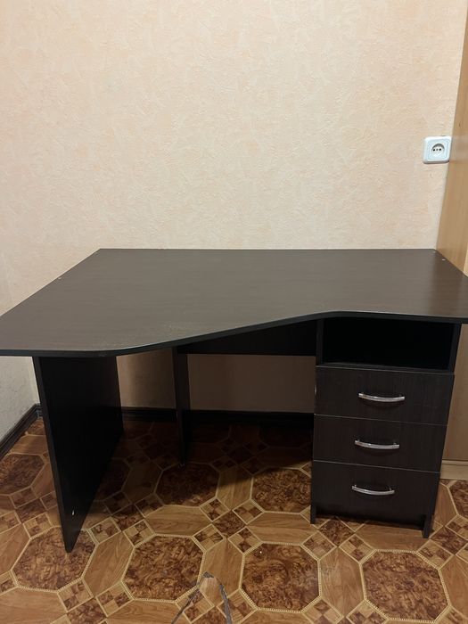 Компьютерний стіл