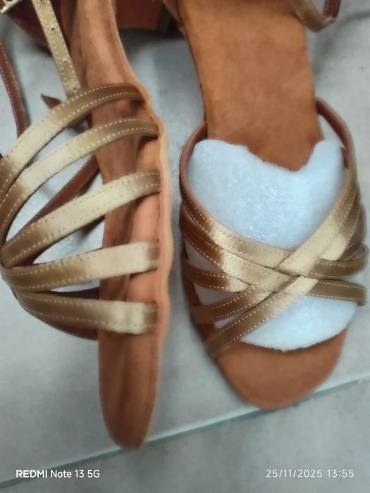 Sapatos de baile. Música latina. Salão