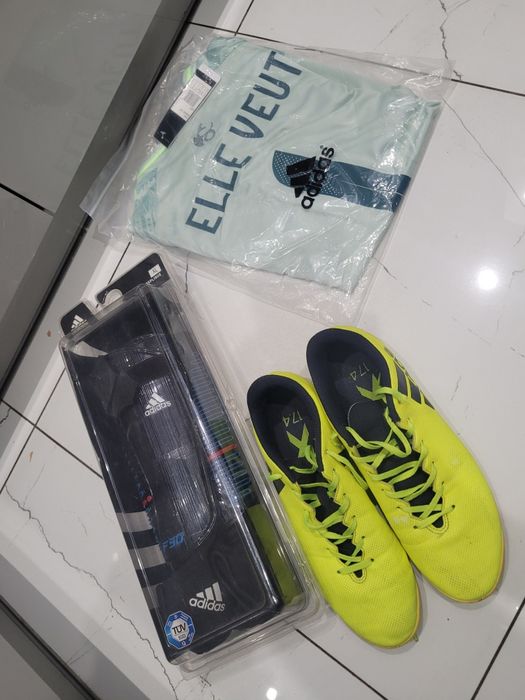 Adidas buty+koszulka i ochraniacze