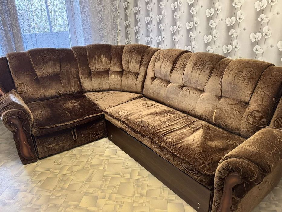 Диван угловой в хорошем состоянии