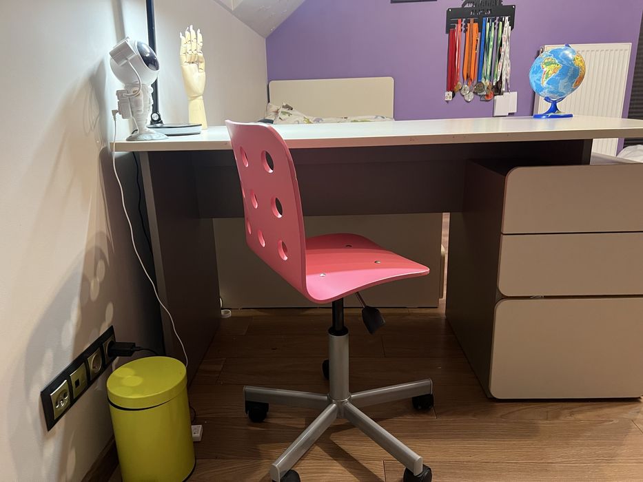 Zestaw mebli do pokoju dzieciecego