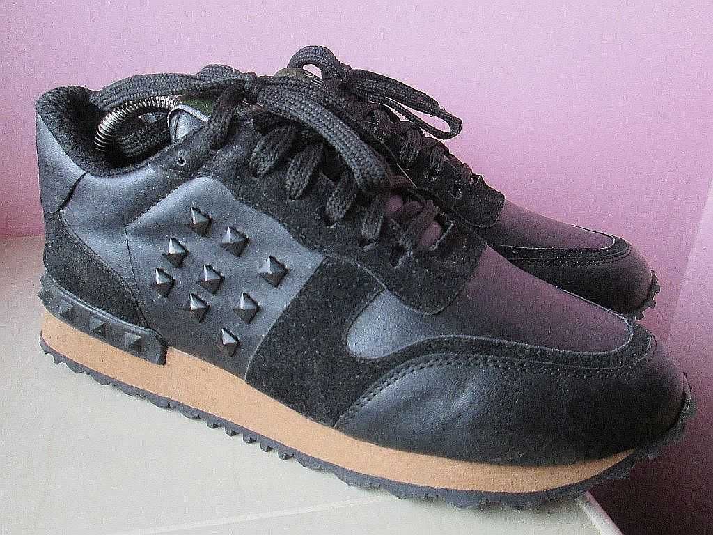 Stylowe Buty Skórzane VALENTINO GARAVANI 40 Skóra Sneakersy Zobacz
