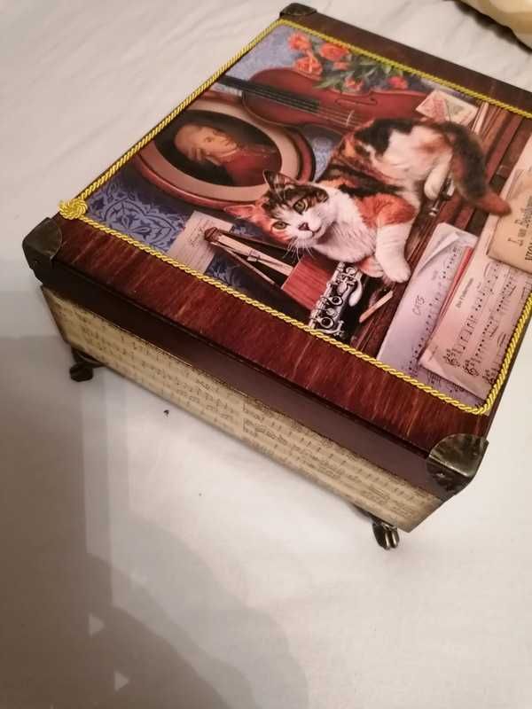 Vintage pudełko na herbatę lub inne przydasie koty-decoupage