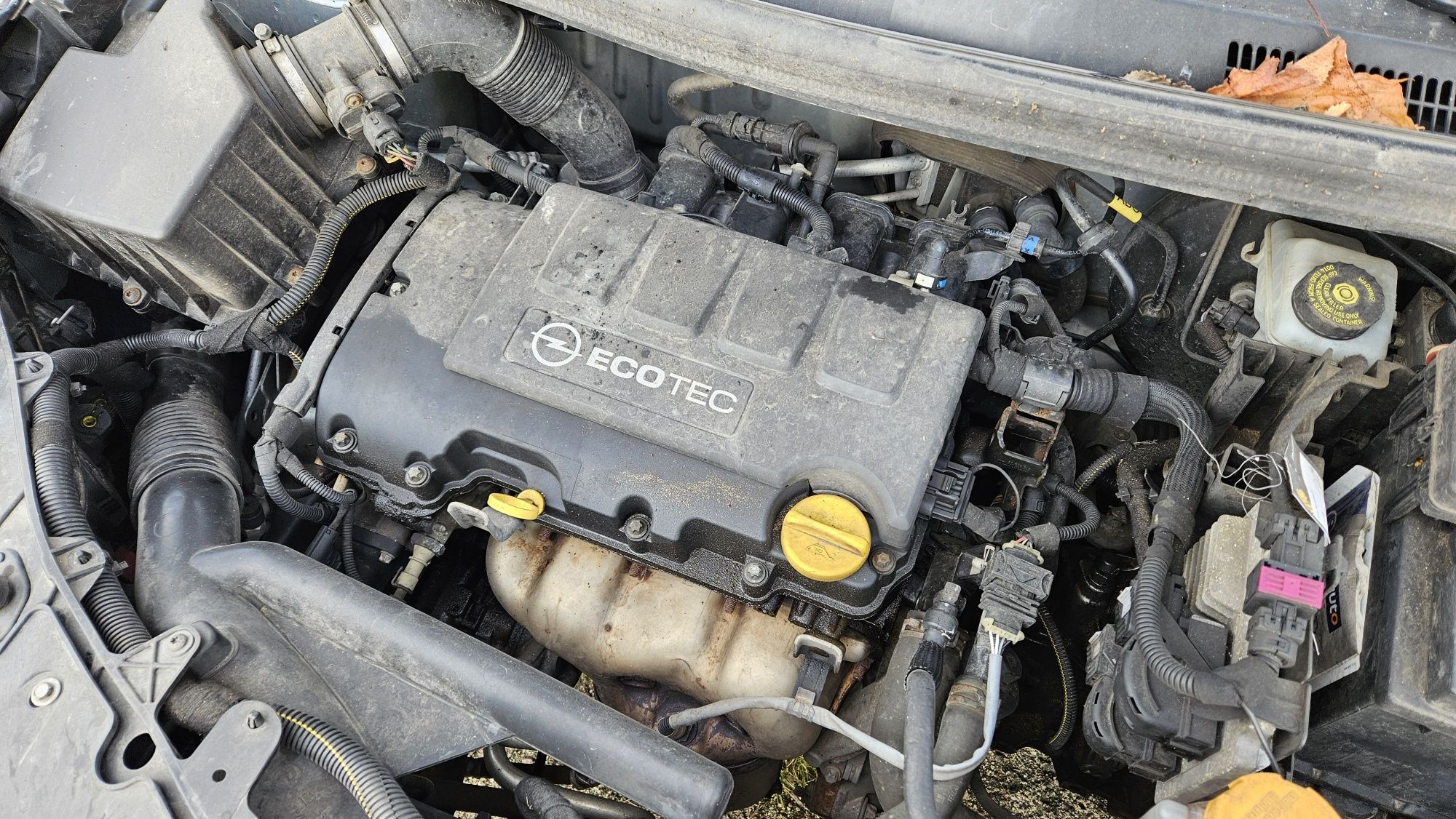 Silnik słupek silnika A12XER 1.2 86km 63kw opel corsa d