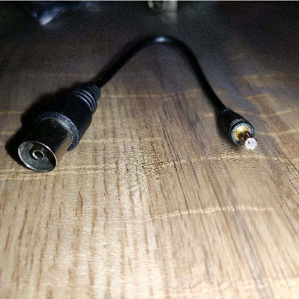 Konektor antenowy Wtyk MCX/Gniazdo IEC do tunerów

Konektor służy do p