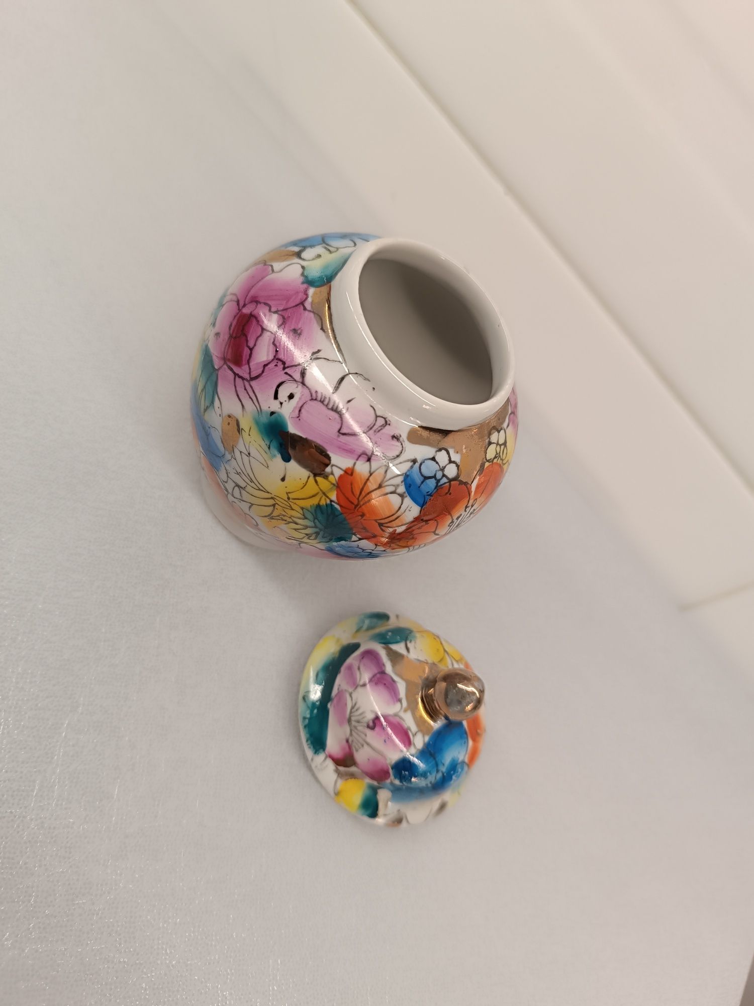 Pote Porcelana Vintage. 13 cm. Pintado à mão