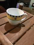 caneca chavena  azul e amarela