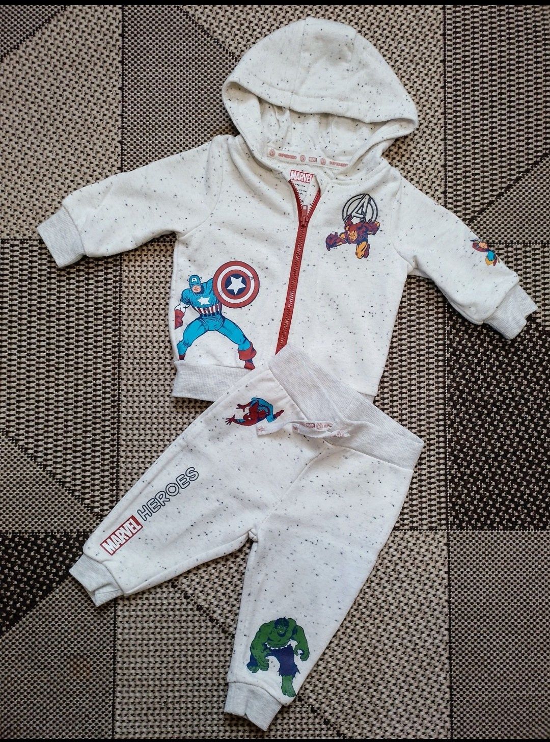 Фірмовий костюм Marvel на хлопчика 6-9 місяців,68-74