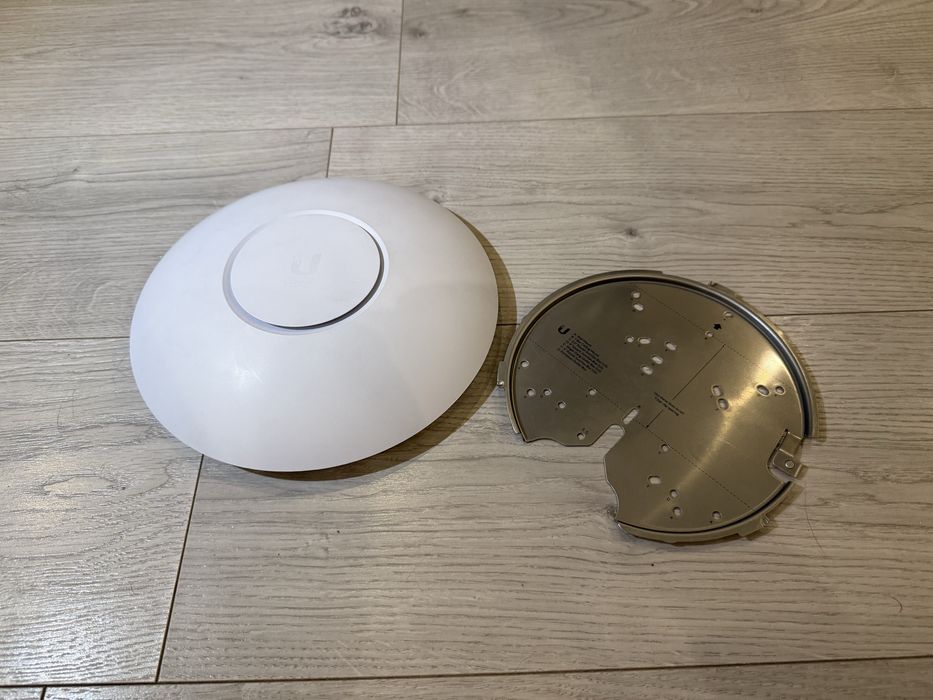 Тарелка Unifi U6-LR