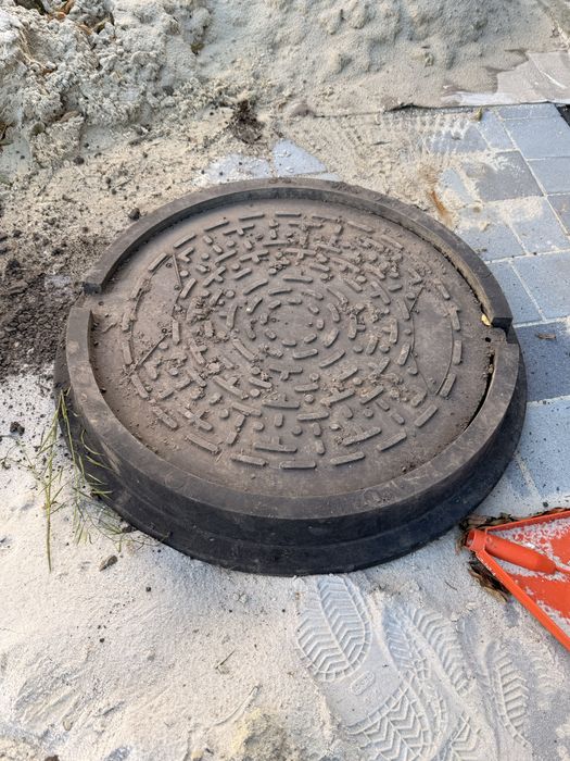 Люк каналізаційний + бетонне перехідне кільце