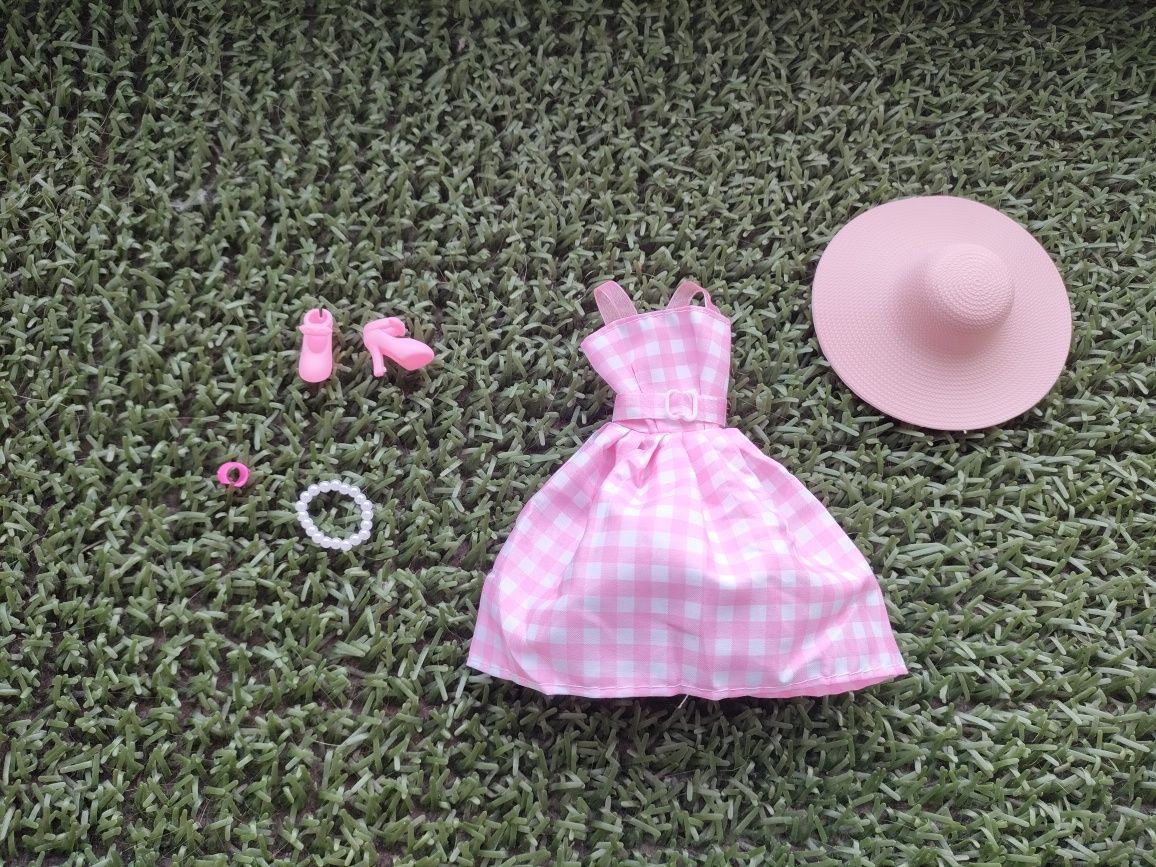 Sukienka wraz z kapeluszem dla lalki barbie