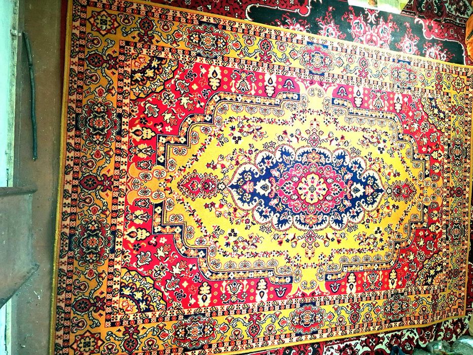 Килим Боснія та Герцеговина шерстяний натуральний та інше