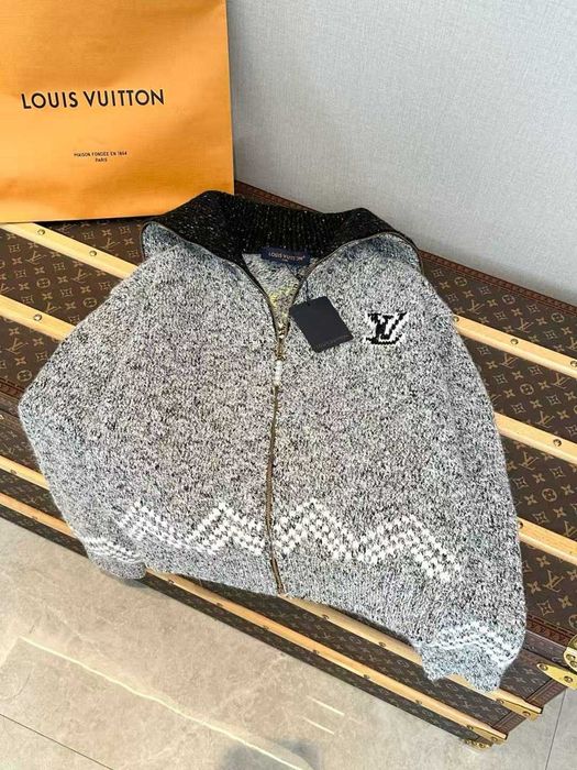 Camisa de malha LV – tamanho sob medida