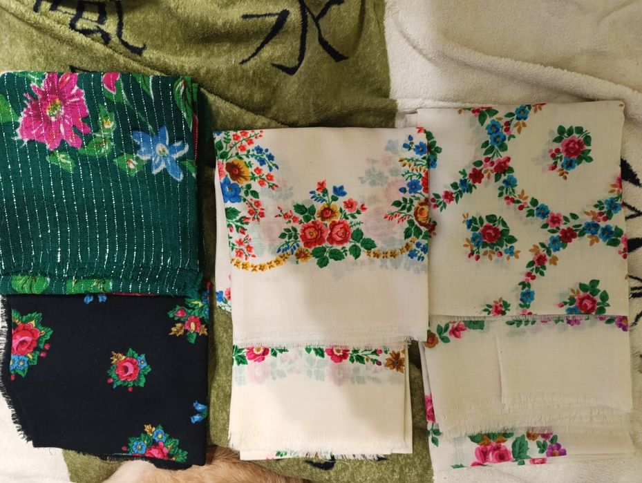 Продам скатерти,полотенца и платки СССР новые.и  б/у