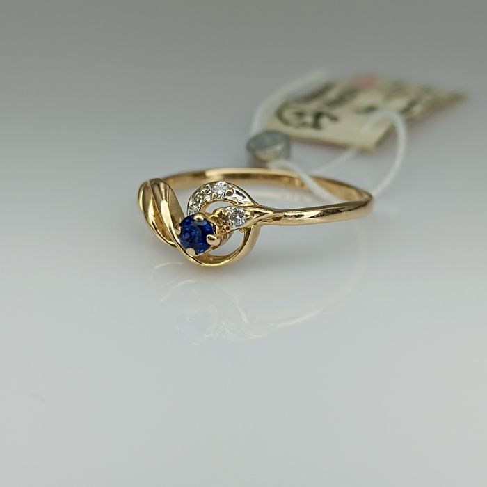 Золотое кольцо 585 пробы с сапфиром и бриллиантами