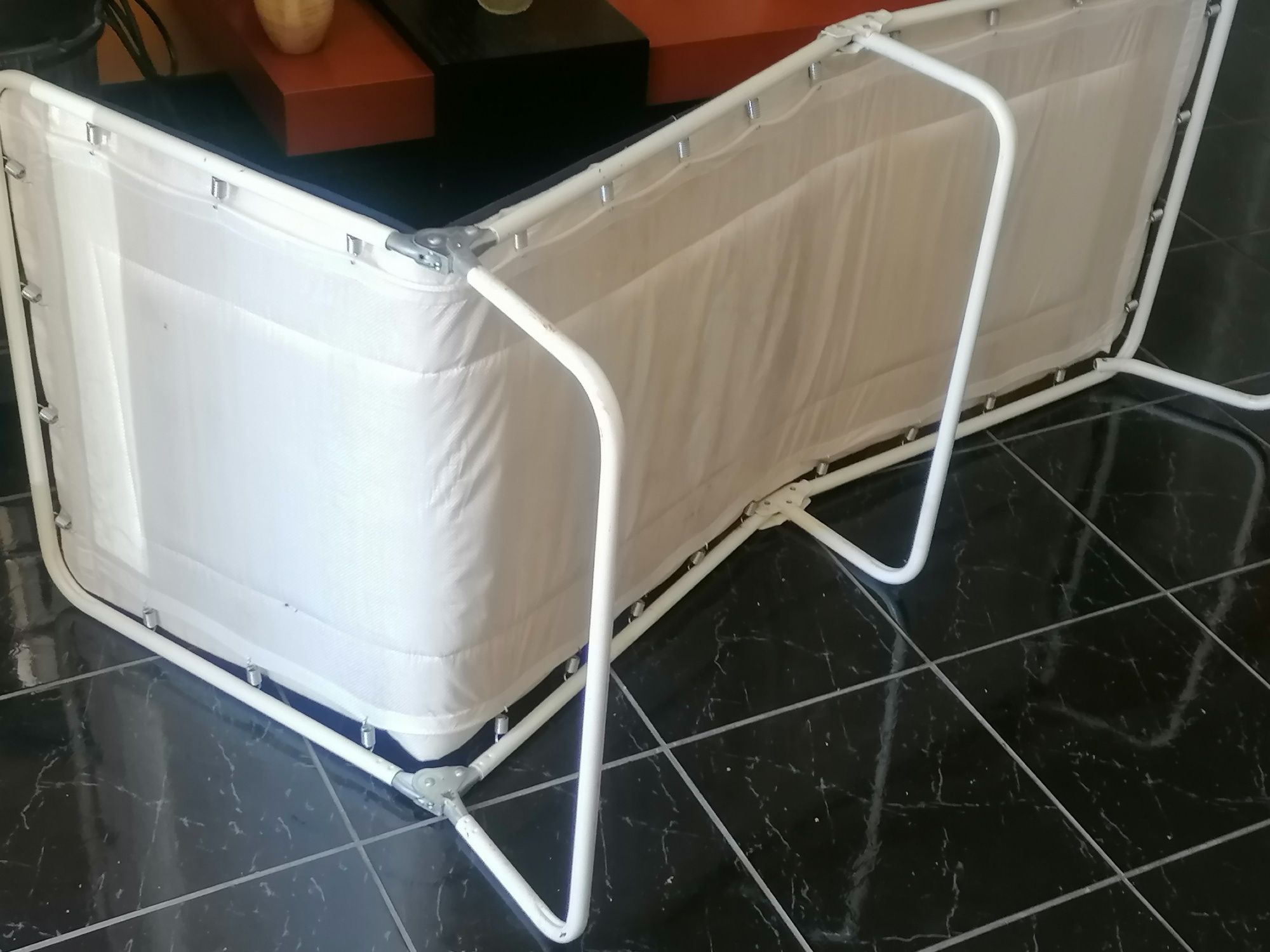 Cama para campismo e outros fins