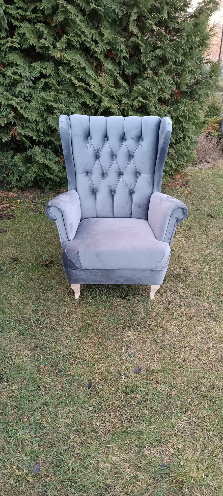 Fotel uszak królewski chesterfield producent