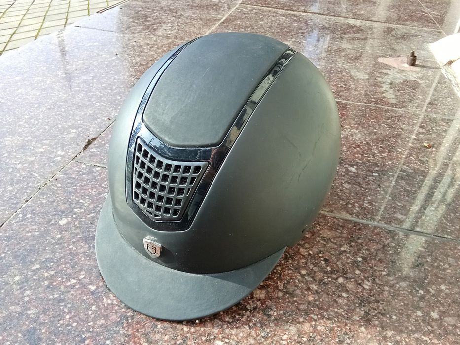 Шолом для верхової їзди Eclipse Plain чорний від EQUESTRO розмір S