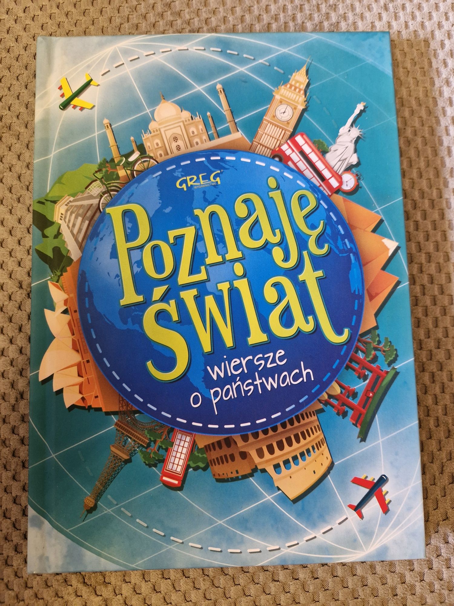 Książka poznaje świat
