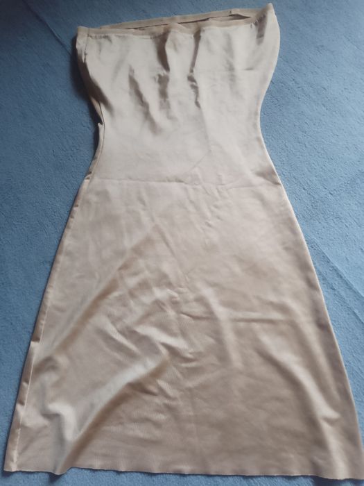 Утягивающее белье бежевое spanx m