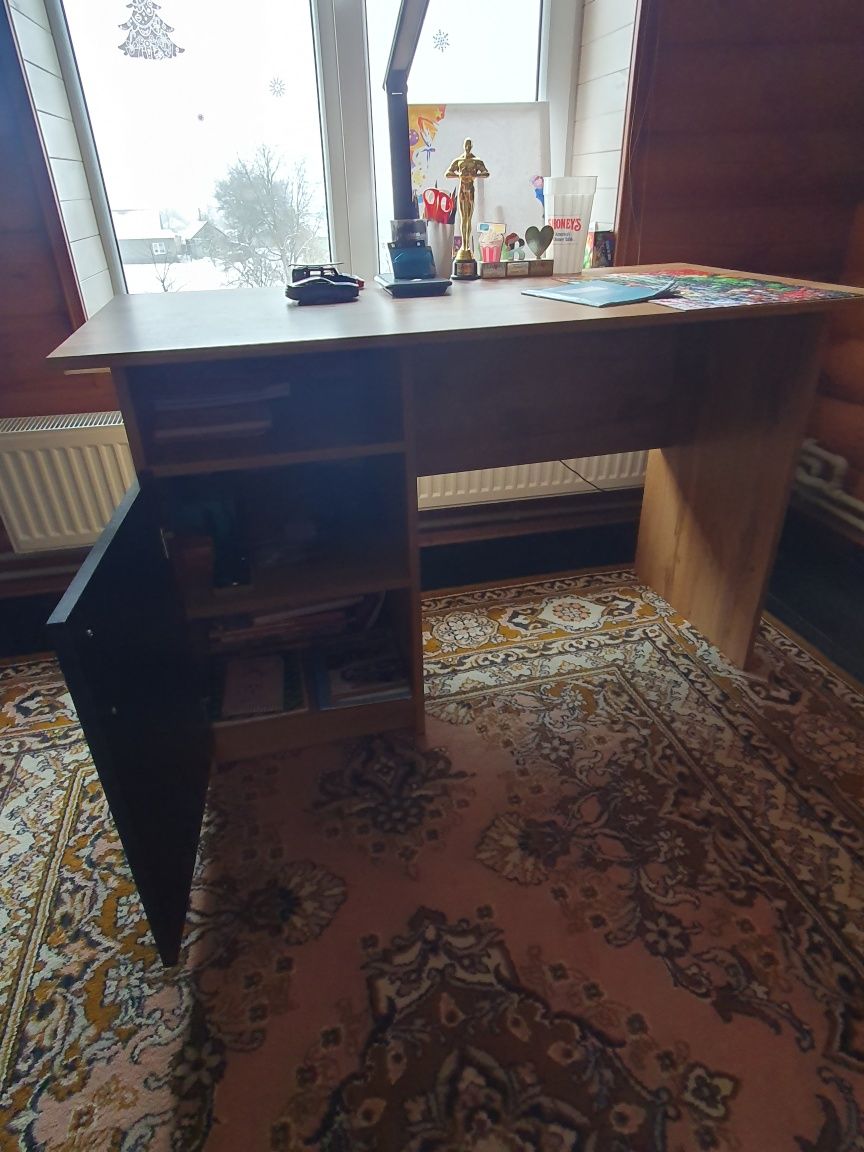 Продам письмовий стіл + крісло