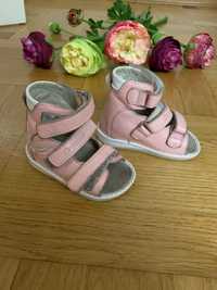 Взуття дитяче для дівчинки