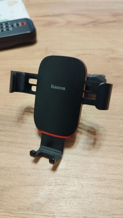 uchwyt na telefon Baseus w miejsce CD