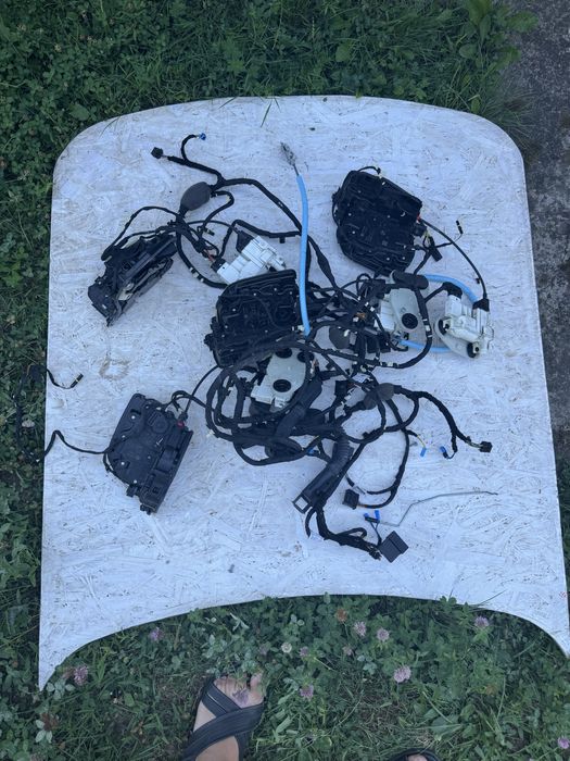 Замки з доводчиками soft close BMW F15 F16 G05 G06