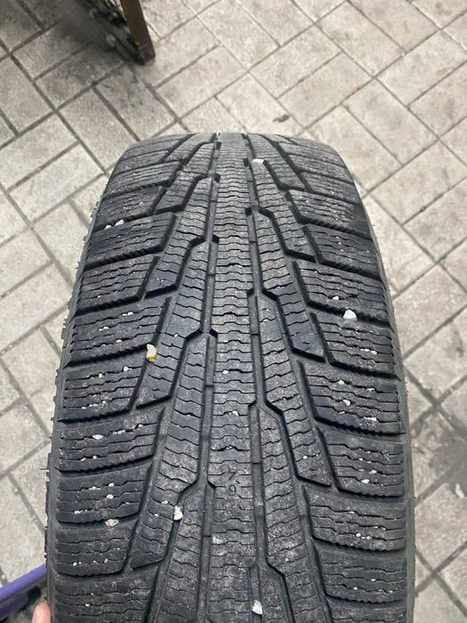 Зимова гума 215/60 r17 Nokian