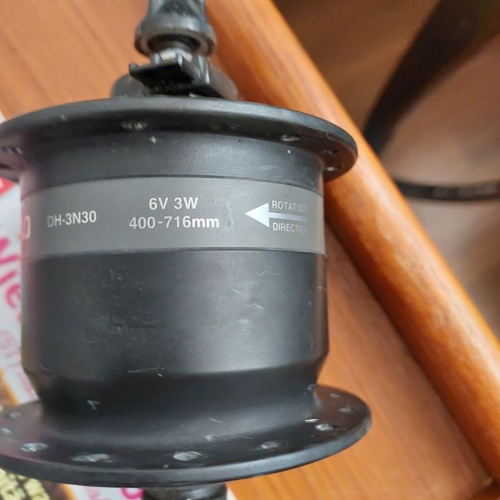 Динамо-втулка Shimano DH-3N30