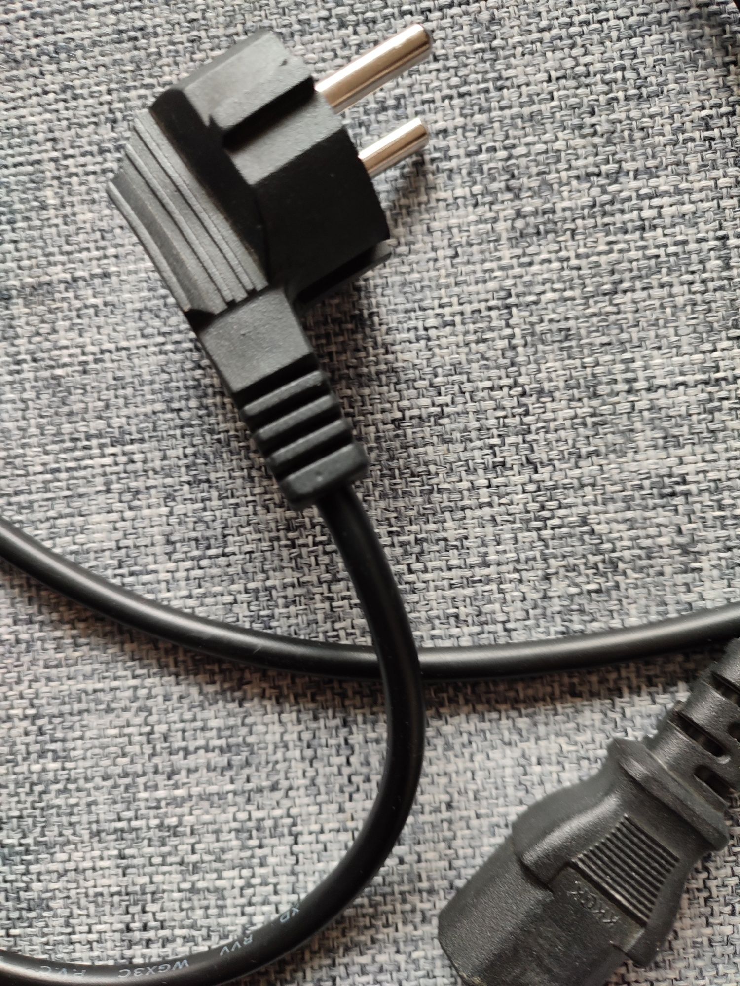 Kabel zasilający do komputera stacjonarnego