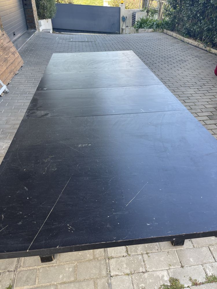 Mesa ikea preta em bom estado