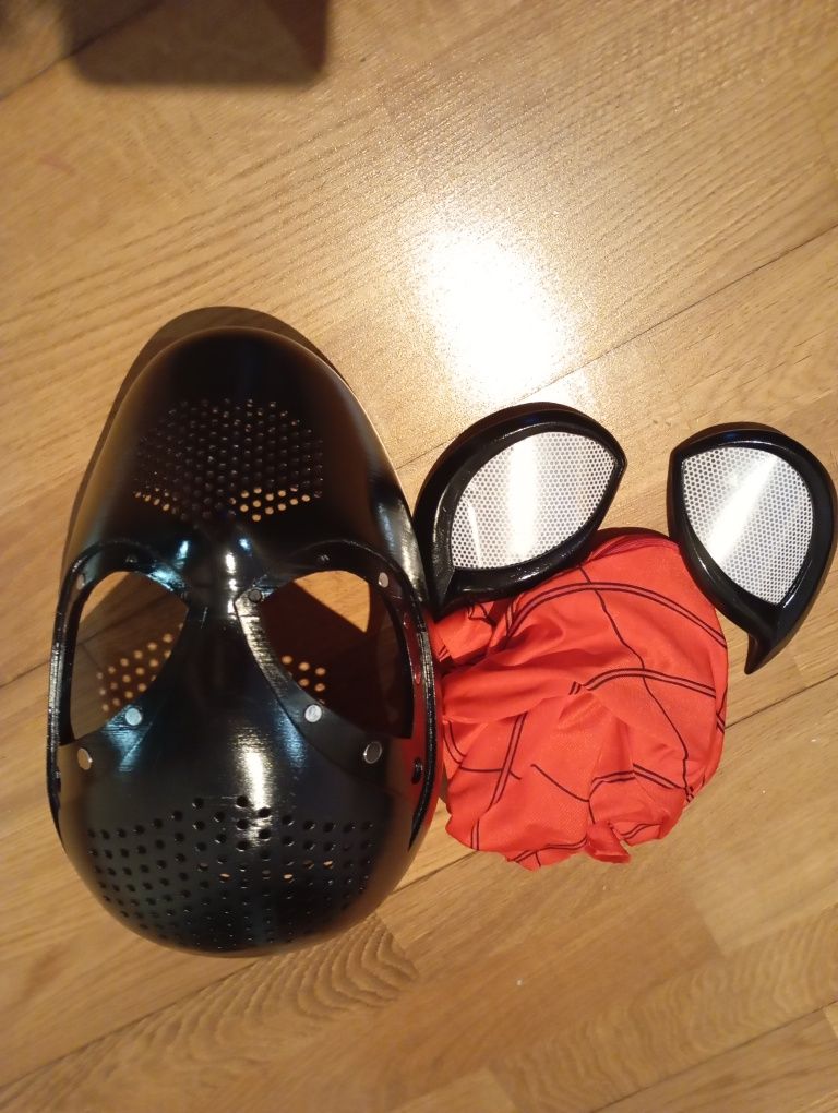 Máscara do homem aranha feita en impresora 3d