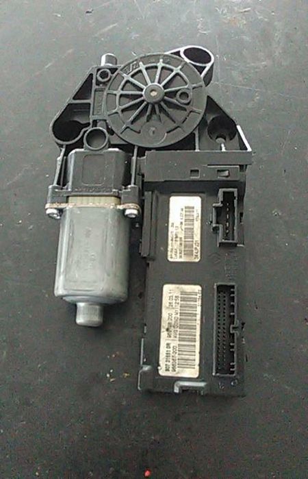 Motor vidro frente esquerdo RENAULT Megane III (BZ0_)