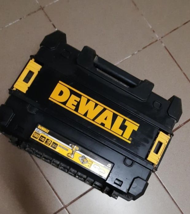 Skrzynka walizka DeWALT