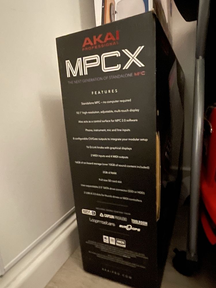 AKAI MPC X + Monitores Tascam + teclado M-Audio