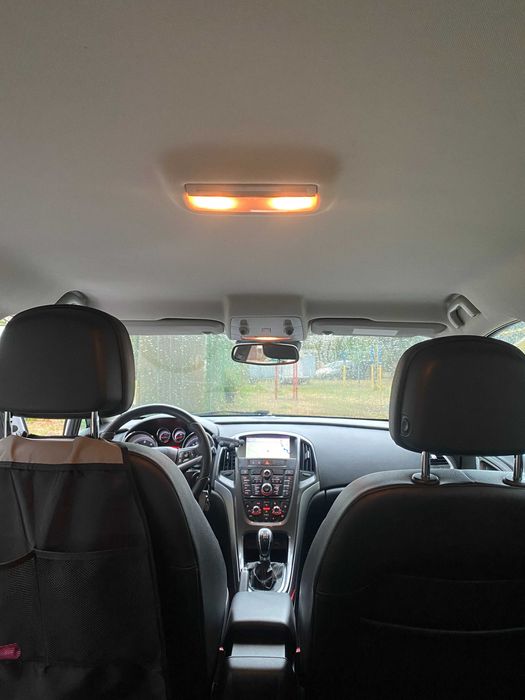 Opel Astra Sports Tourer COSMO 1.7 CDTI МТ (110 к.с.) 2013 рік