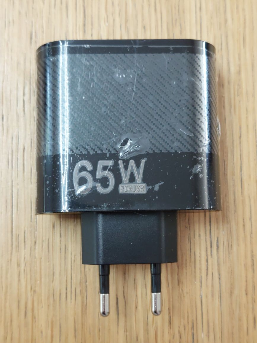 Ladowarka 6 portów 3xUSB i 3xUSB-C 65W
