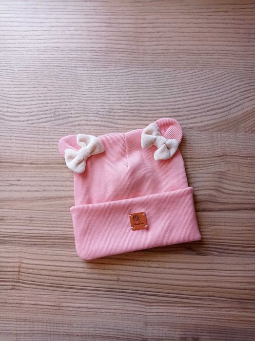 Czapka z uszkami, kakardkami dla dziewczynki, prążek