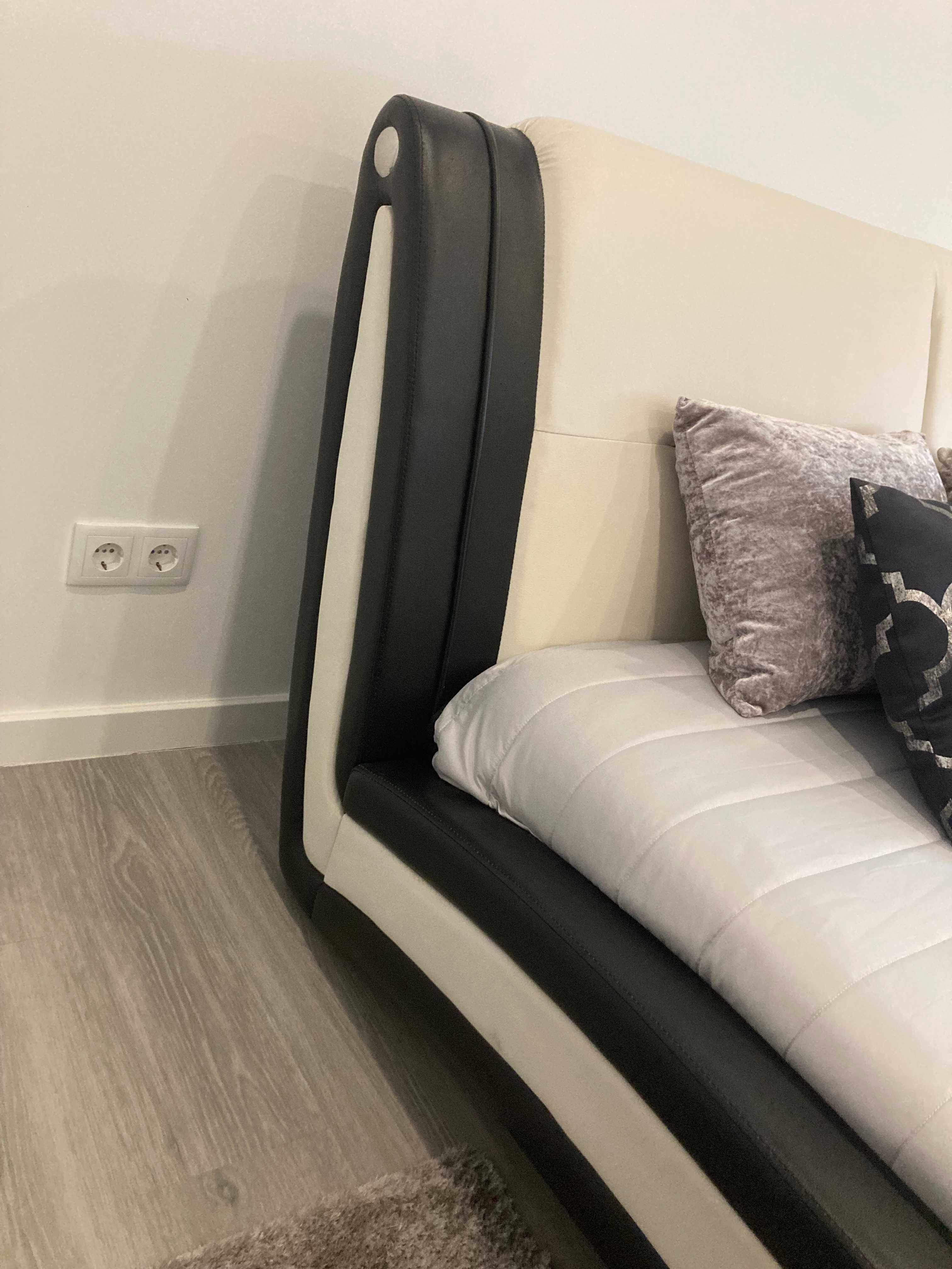 Cama de napa preta e branca c/ colchão