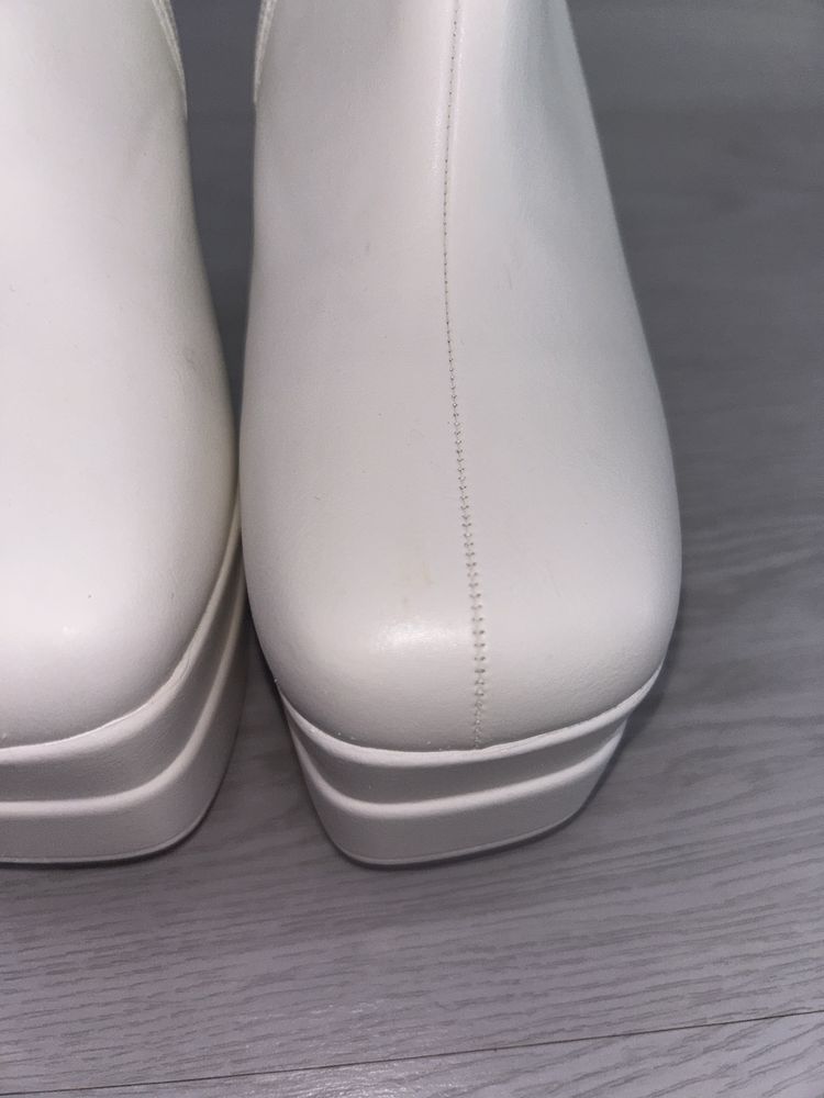 Botas brancas com tacão 38!