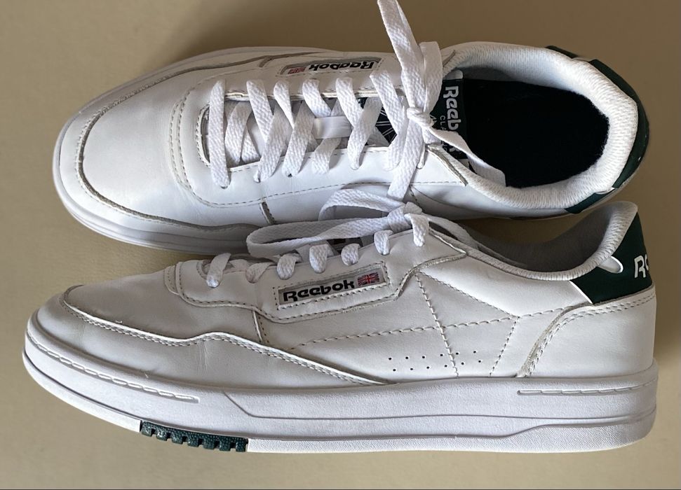 Кросівки Reebok.