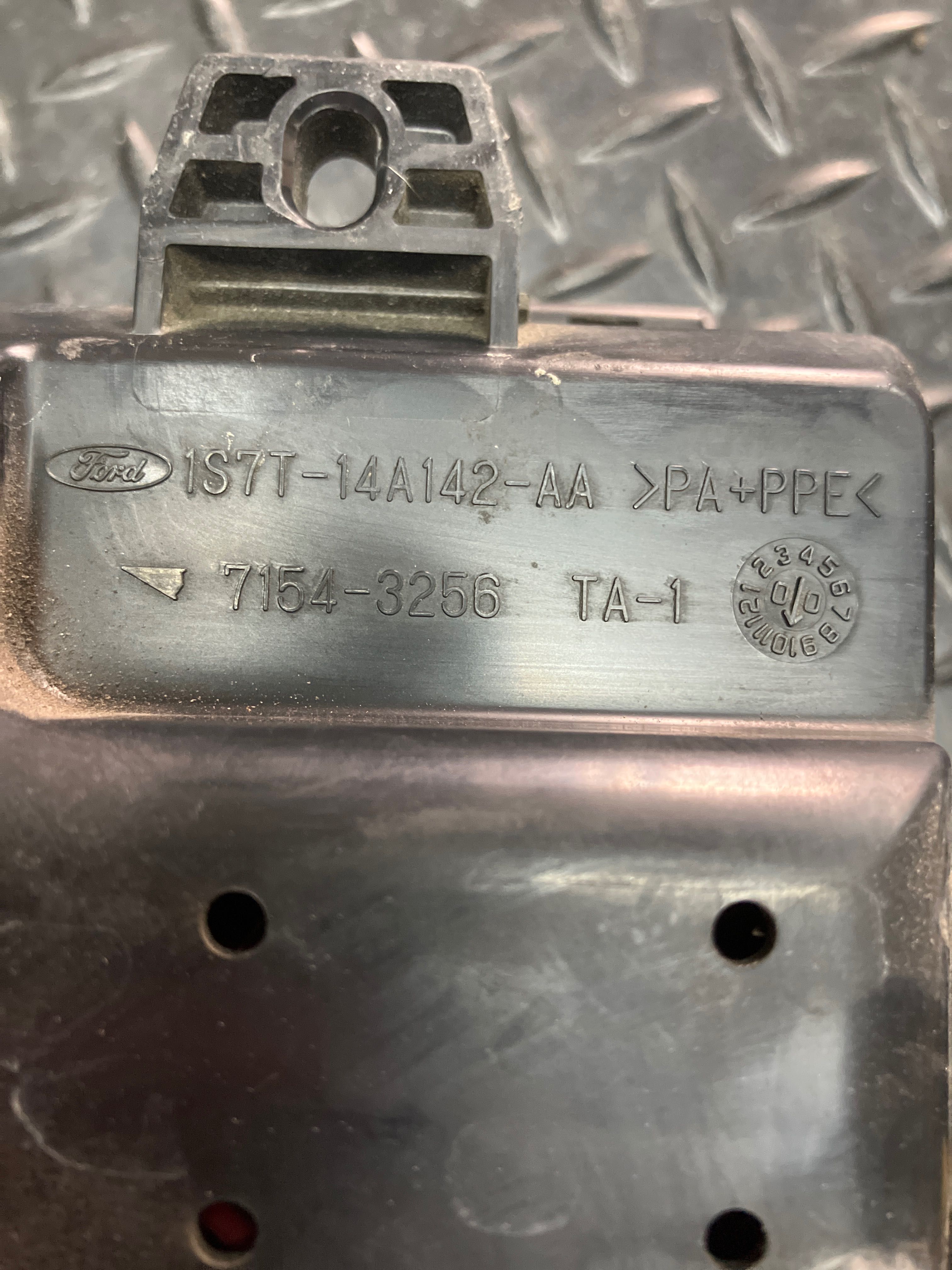 Ford Mondeo MK3 - skrzynka bezpieczników